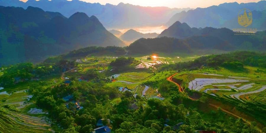 A Canvas of Light: Experiencing Pu Luong's Magical Sunrise and Sunset