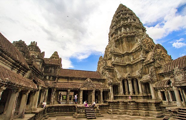 Majestic Angkor Wat, Siem Reap and Tonle Sap Lake Tour 3 Days