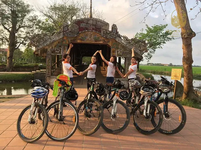 Hue cycling tours