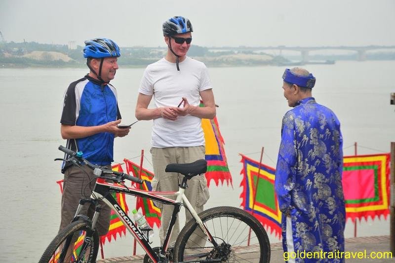 Bike Ride Hanoi But Thap Bat Trang 1 Day