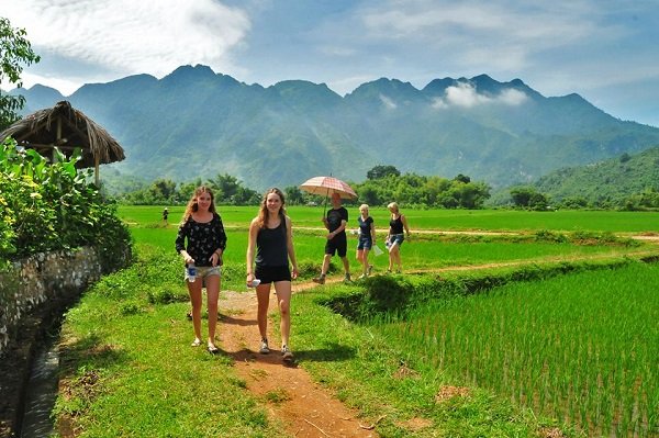 Mai Hich Vietnam Travel Guide
